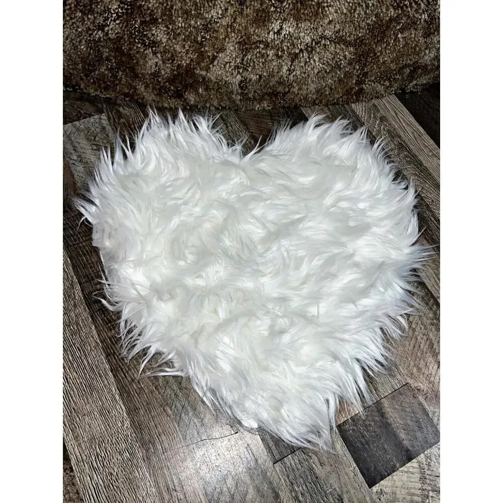 Pretty White Heart Shaped Red Bath Rug Valentine Love Mat Desk Decor Fur Soft